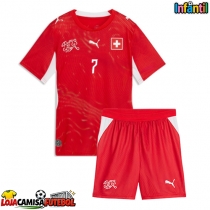 Camisa de Futebol Suíça Breel Embolo #7 Equipamento Principal Infantil Mundo 2026 Manga Curta (+ Calças curtas)